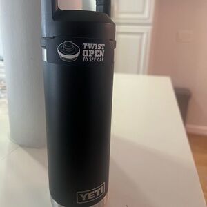 NWT YETI Peloton Black Insulated Bottle